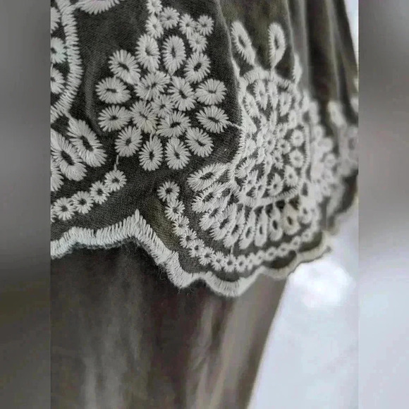 Fever Embroidered On/Off Shoulder Ruffle Top Blouse Size Medium Light Army Green - Picture 3 of 11